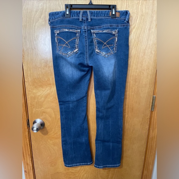 Amethyst Jeans size 9 Short inseam Juniors Mid Rise Medium Wash - Picture 2 of 6